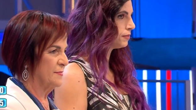 "Mani addosso" Affari Tuoi, finisce malissimo per Sara e la suocera