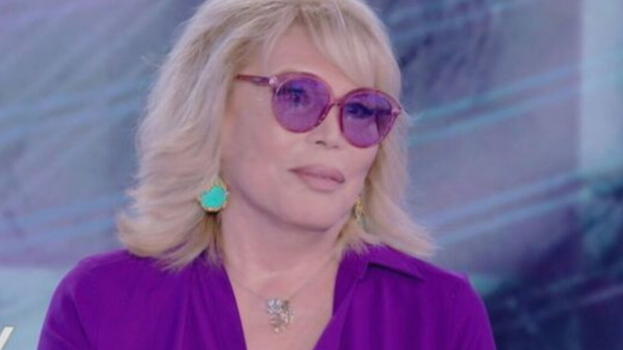 "Addio per sempre" Amanda Lear, il triste annuncio poco fa