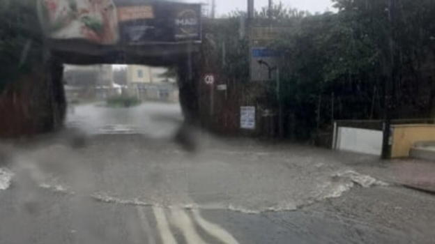 Alluvione nella notte, la città si sveglia sommersa d’acqua