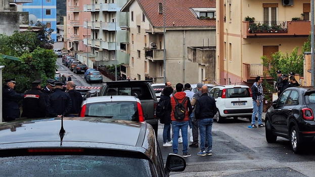 Nuoro, perde la testa e toglie la vita alla moglie e la figlia