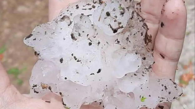 Fortissima grandinata distrugge auto e case: la zona colpita