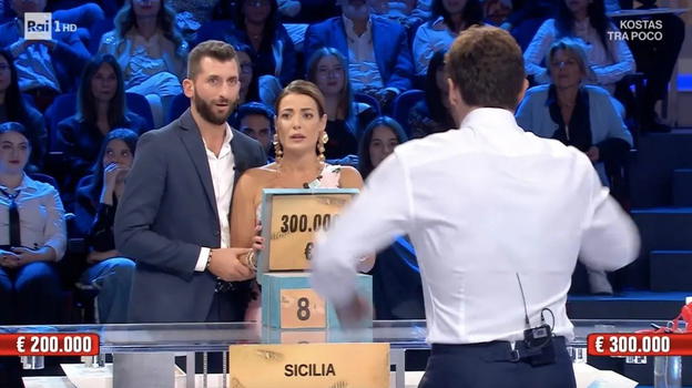 Affari Tuoi, Ornella vince 300mila euro ed accade l’impensabile