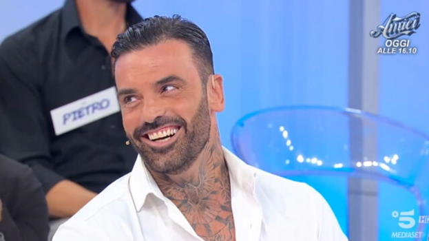 Mario confessa: "Io e la dama l’abbiamo fatto in auto"