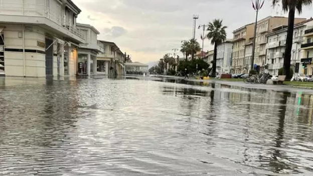 Forte nubifragio sommerge all’improvviso la città italiana