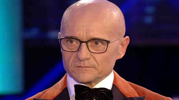 "Squalifica immediata". Grande Fratello: le telecamere hanno ripreso tutto
