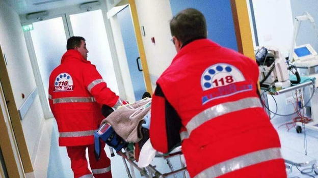 32enne cade giù dal terzo piano, poi la scoperta: ecco cosa è successo