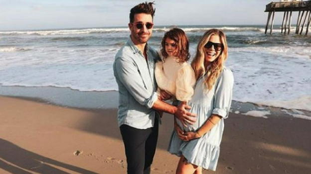Musica sotto choc, la famosa cantante annuncia sui social il decesso della figlia