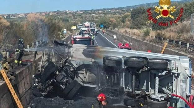 Inferno di fuoco sulla statale italiana: ci sono diversi decessi