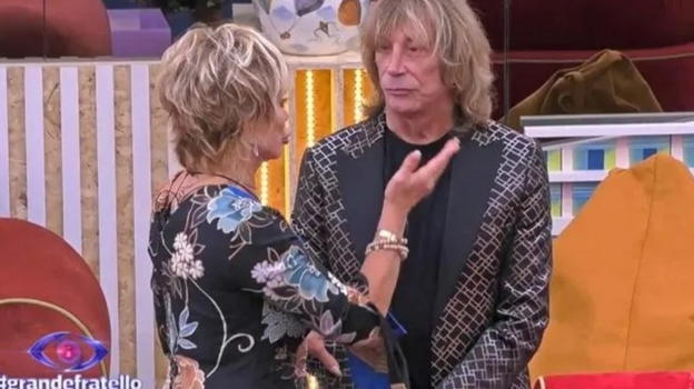 ???? L’accusa choc di Enzo Paolo Turchi a Carmen Russo davanti le telecamere: "Ti sei fatta..