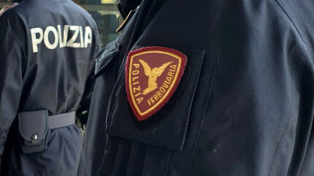 Italia, colpito dal treno in corsa: inutili o soccorsi. Ci sono ritardi