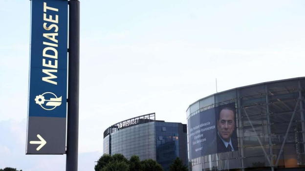 Lutto tremendo in casa Mediaset: “Purtroppo è venuto a mancare”