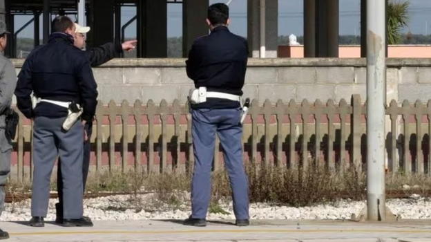 Italia, inutili i soccorsi: è stato colpito dal treno in corsa
