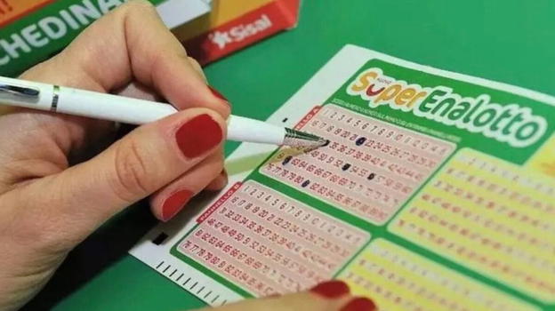 Superenalotto, centrato il sei: vincita milionaria