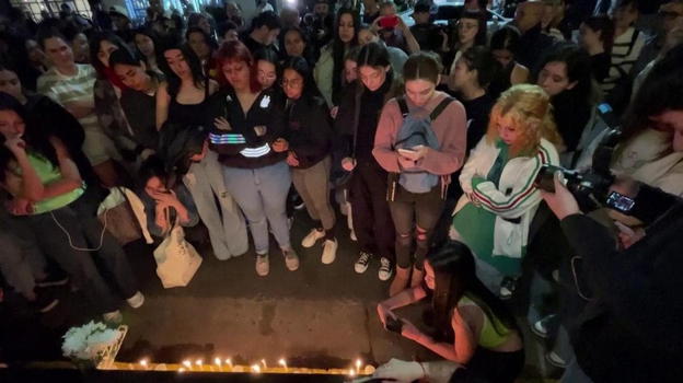 Musica in lutto, l’amatissimo e giovane cantante è stato trovato senza vita a soli 31 anni