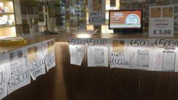 "Vincite giornaliere" Il caso della Tabaccheria dove si vince (Quasi) sempre