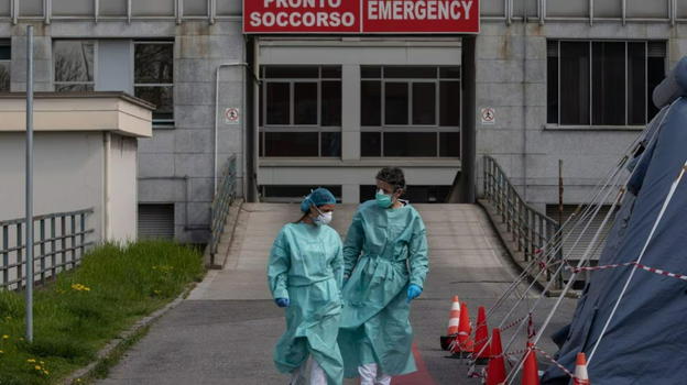Dramma a scuola, soccorritori sul posto..