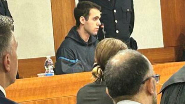 Filippo arriva in aula e per la prima volta incontra Gino Cecchettin