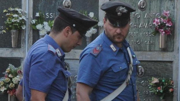Va a trovare la tomba di famiglia e perde la vita