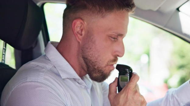Alcoltest, gli agenti dovranno dirti la parolina magica: senza non è valido