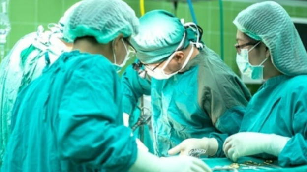 Va in ospedale per un fastidio all’occhio, poi i medici fanno l’assurda scoperta