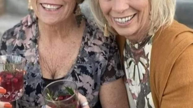 Lascia il marito dopo 30 anni e si fidanza con una donna