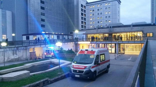 Sevizia il figlio di 5 mesi in ospedale: ecco perché l’ha fatto