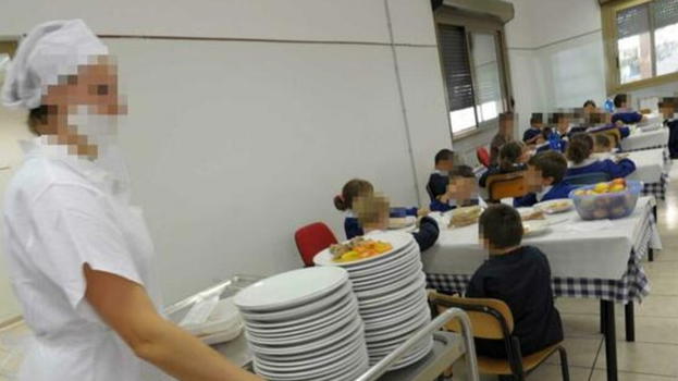 Bimbo di 4 anni lasciato senza mangiare a scuola: "Tuo padre è un..