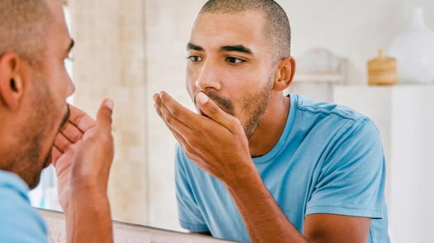 I primi segni della neoplasia ai polmoni si nascondono nel respiro