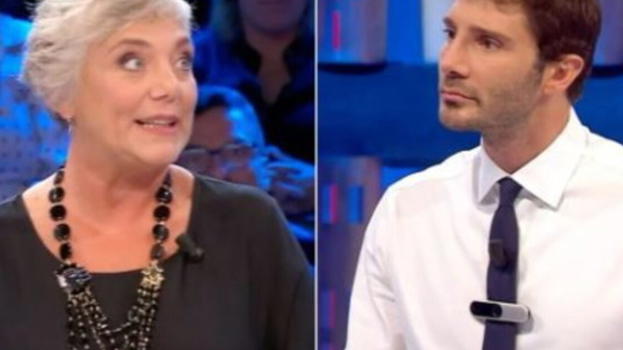 Affari Tuoi, ecco cos’era lo strano oggetto sulla cravatta di De Martino