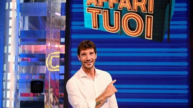 "Accade una volta ogni 100mila anni". L’accusa di Striscia a Stefano De Martino