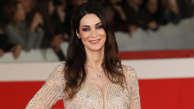 Manuela Arcuri torna a parlare della storia con Gabriel Garko: "A letto mi chiedeva sempre di..
