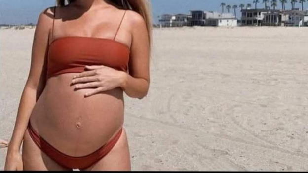 Donna 40enne rimane incinta di un 18enne, poi la strana scoperta