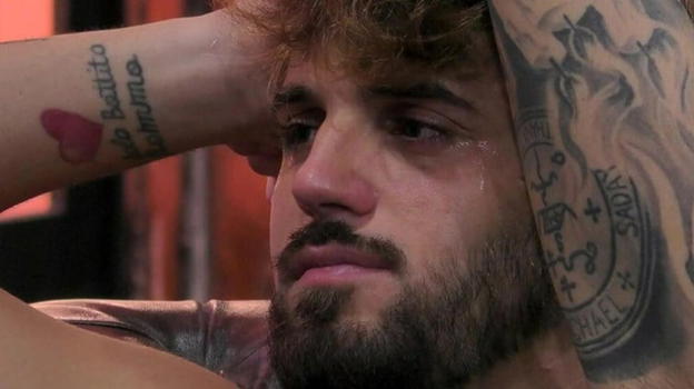 "Non può farmelo". Alfonso D’Apice non regge e finisce in lacrime per Federica