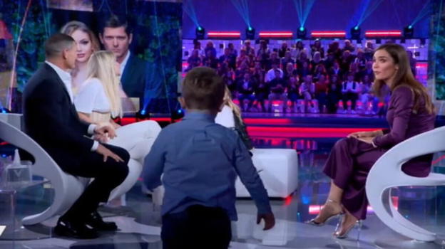 Aldo Montano con moglie e figli da Verissimo ma la Toffanin costretta a chiudere l’intervista