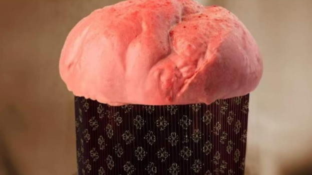"Ma stiamo scherzando?" È bufera per il costo del panettone alla fragola