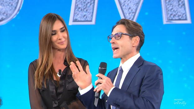 Pier Silvio Berlusconi entra in studio a "This is me" e fa un importante annuncio