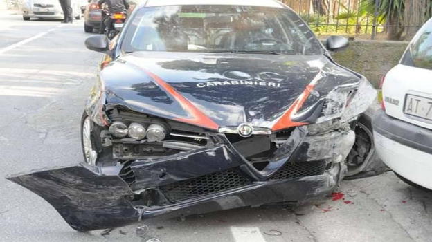 50enne gli distrugge l’auto: "Tua moglie mi ha…"