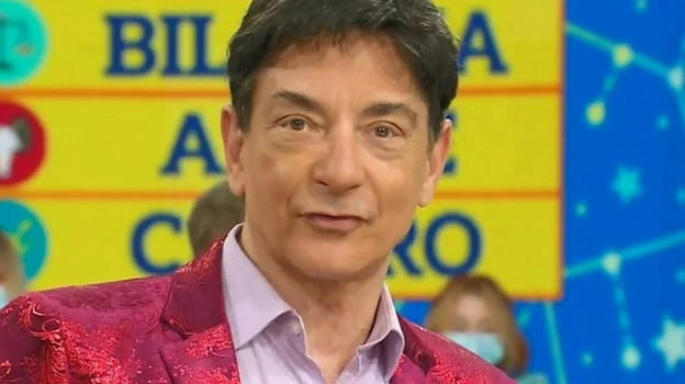 Oroscopo Paolo Fox 2025, dimmi cosa mangerai la notte di San Silvestro e ti dico quanto guadagnerai