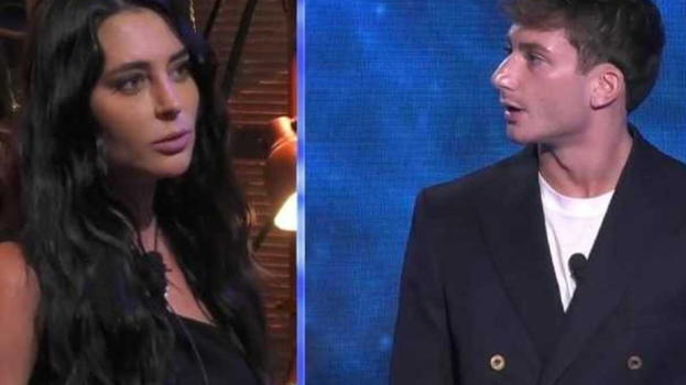 GF, Alfonso Signorini smaschera in diretta Tommaso e Mariavittoria