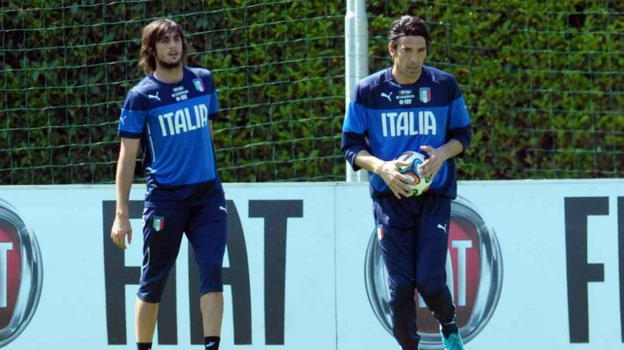 Malore in campo: si sente male e poi si urina addosso