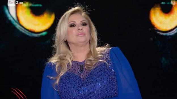 Tina Cipollari a Belve, la stoccata a Maria De Filippi lascia tutti di sasso