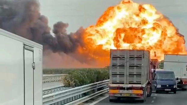 Autocisterna prende fuoco in autostrada: ci sono feriti e decessi