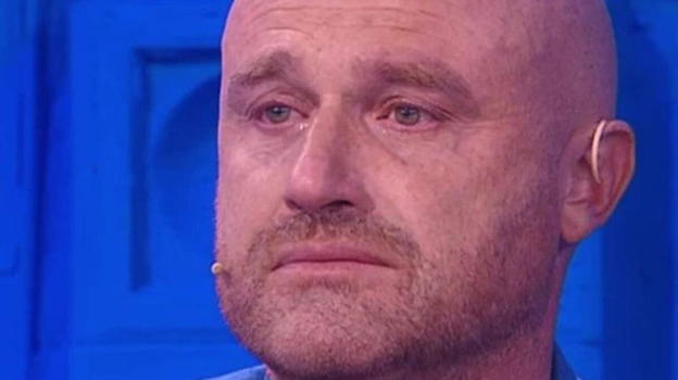 Rudy Zerbi, annuncia che il padre è venuto a mancare: panico in rete