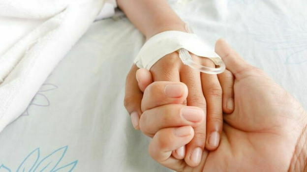 A 6 anni con testa rasata e sulla sedia a rotelle: poi la tremenda notizia