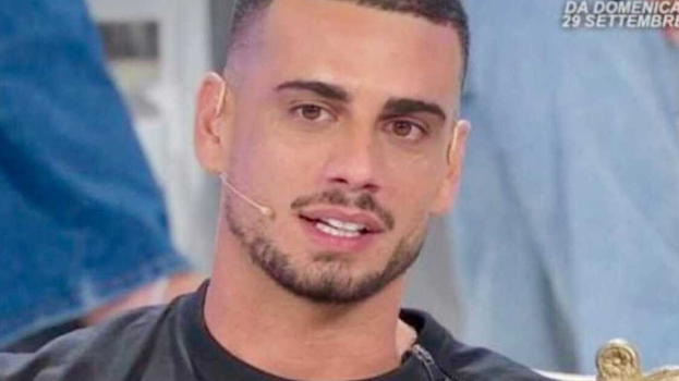 "Ora si spiega tutto". Uomini e Donne, Alessio beccato insieme all’ex tronista: ora sta con lei