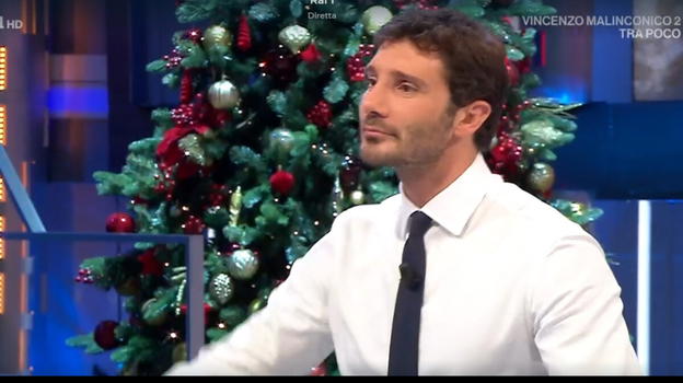 Affari Tuoi, telespettatori in rivolta vogliono De Martino fuori: "Ora basta"