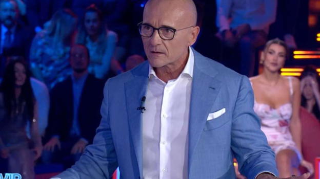 Clamoroso al Grande Fratello, dietro le quinte Stefano dopo l’eliminazione perde la testa