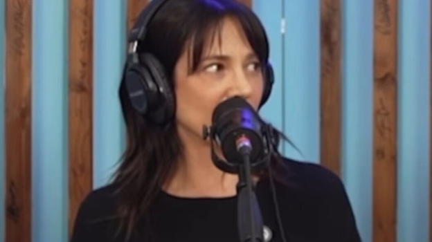 Asia Argento è stata rapita dagli alieni: "Mi hanno aperto la..