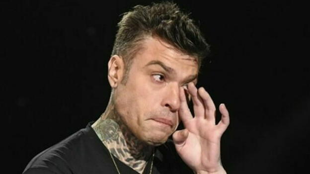 Fedez sta male, la triste notizia è arrivata poco fa