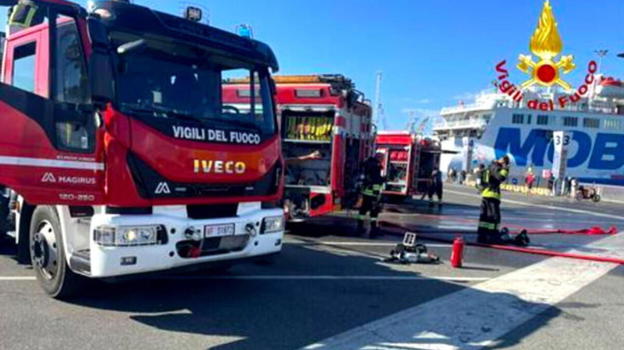 Italia, traghetto con 268 passeggeri in fiamme